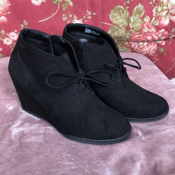 Universal Thread Shoes - NWOT Black ankle wedge bootie by Universal Thread